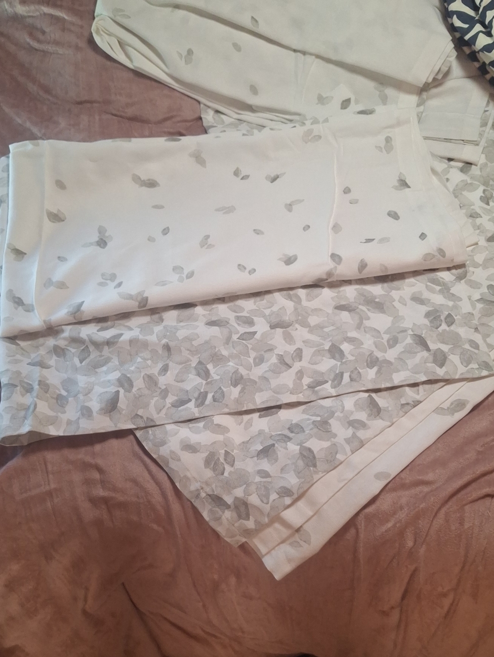 Tommy Hilfiger Curtains with Gray Leaf Hombre Print